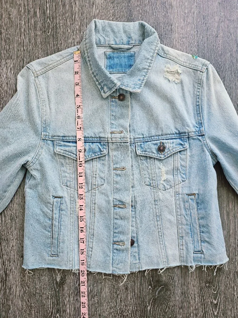 Cropped Floral Sequin Denim Jacket Light Wash NWOT Size M - Picture 11 of 13